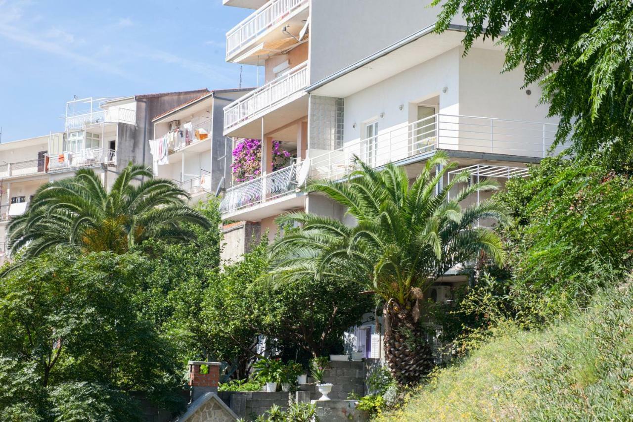 Apartments R Макарска Экстерьер фото