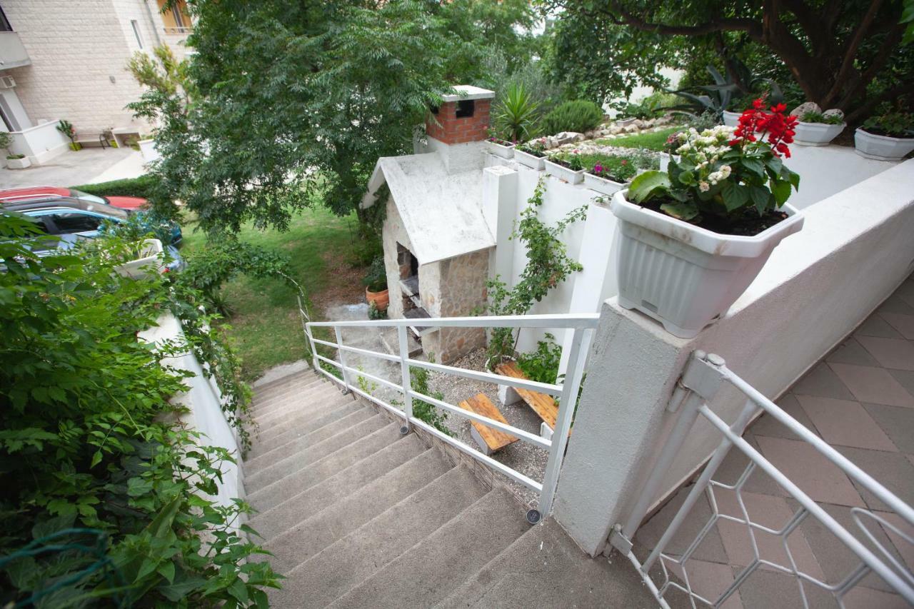 Apartments R Макарска Экстерьер фото