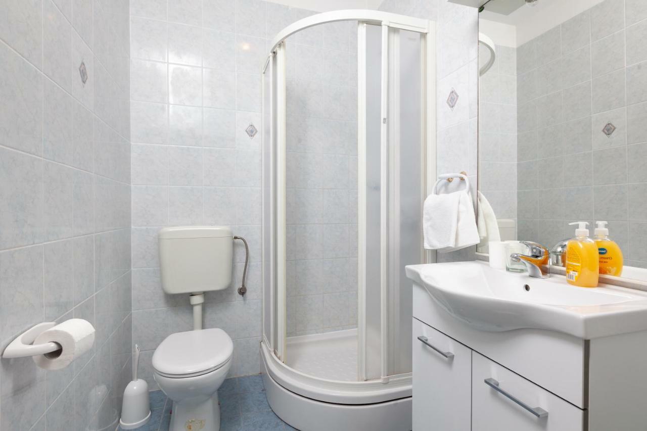 Apartments R Макарска Экстерьер фото