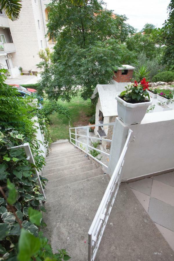 Apartments R Макарска Экстерьер фото