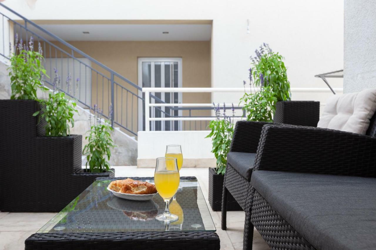 Apartments R Макарска Экстерьер фото