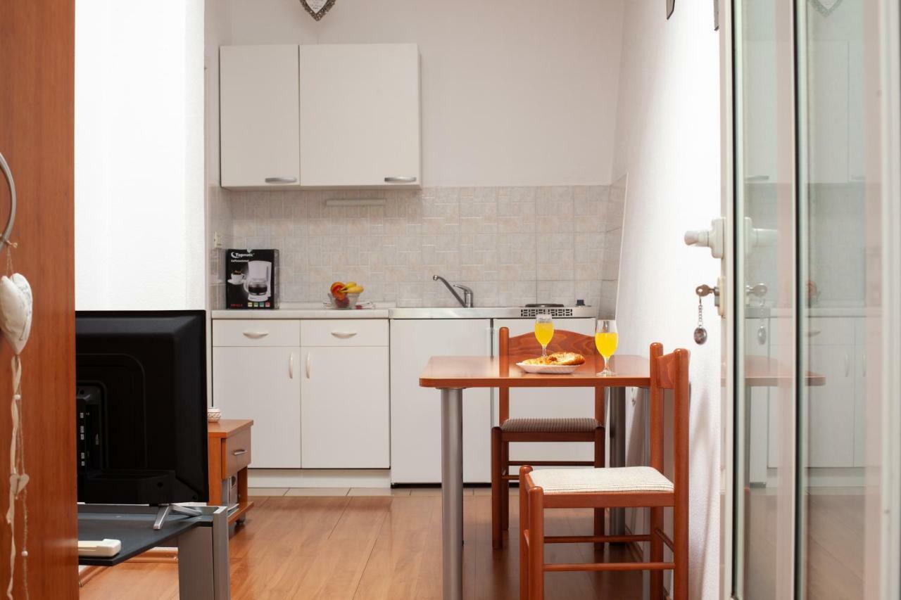 Apartments R Макарска Экстерьер фото