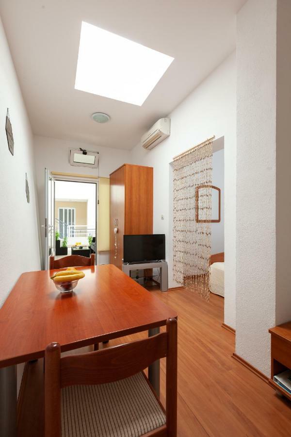 Apartments R Макарска Экстерьер фото